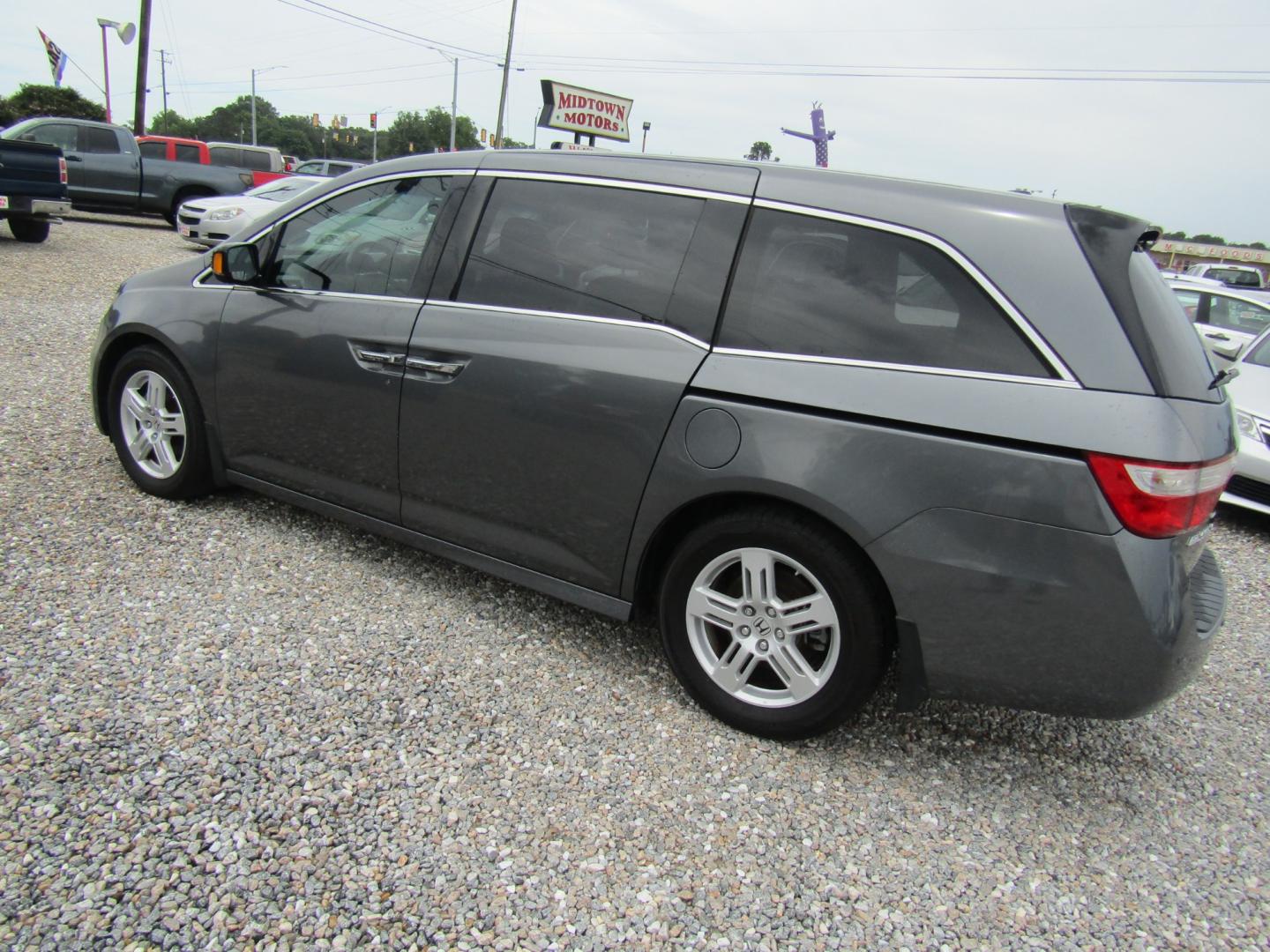 2013 Gray /Gray Honda Odyssey Touring (5FNRL5H97DB) with an 3.5L V6 SOHC 24V engine, Automatic transmission, located at 15016 S Hwy 231, Midland City, AL, 36350, (334) 983-3001, 31.306210, -85.495277 - Photo#6